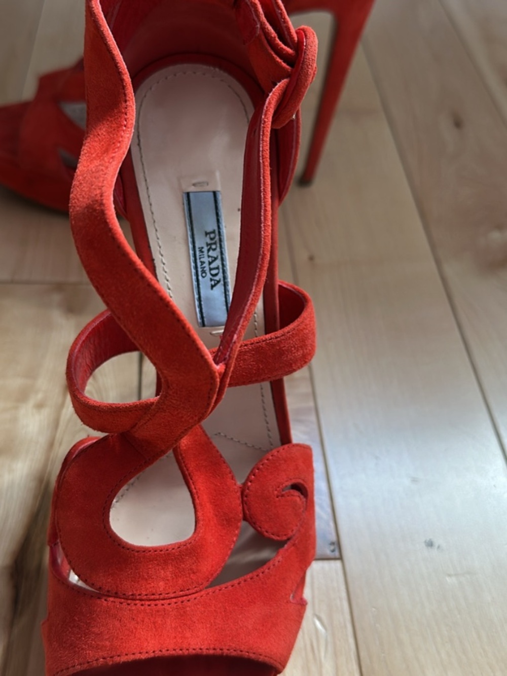 Prada - Picture 4 of 5